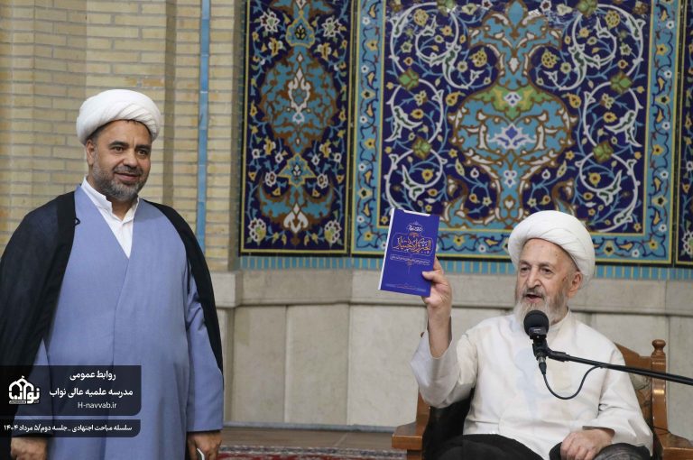 مراسم رونمایی از دو اثر گرانقدر آیت‌الله‌العظمی سبحانی(دامت‌برکاته)